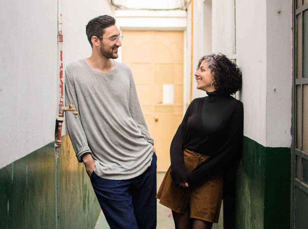 woman mirroring the body language of a man as one of the signs she's interested in him
