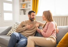 5 Reasons to Break Up and How to Make It Respectful A man explaining he wants to break up to his partner