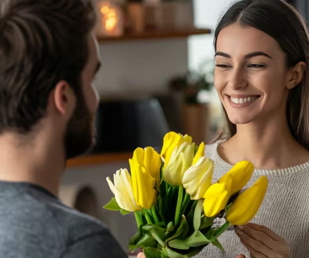 A man regulalry checking on you is a clear sign he's interested in you